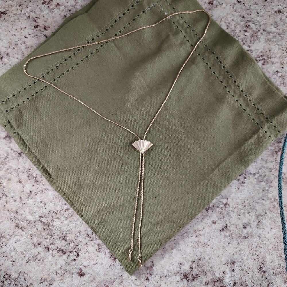 Elegant Gold Pendant Necklace